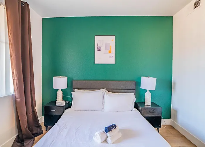 Apartment Posh 1bd Walk To Westgate Pool Gym Wd Glendale