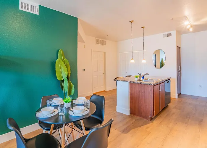 Posh 1bd Walk To Westgate Pool Gym Wd Apartment Glendale